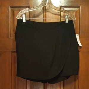 Liz Claiborne petite size 10 shorts.(Skort)